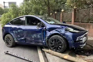 越踩刹车加速越快？解析7起特斯拉事故，是因为省成本？